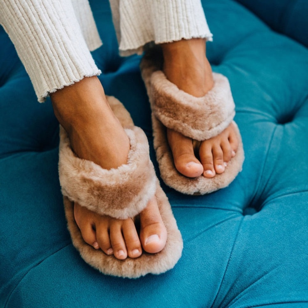OluKai Kipe’a Heu - Women’s Fuzzy Slipper Sandals